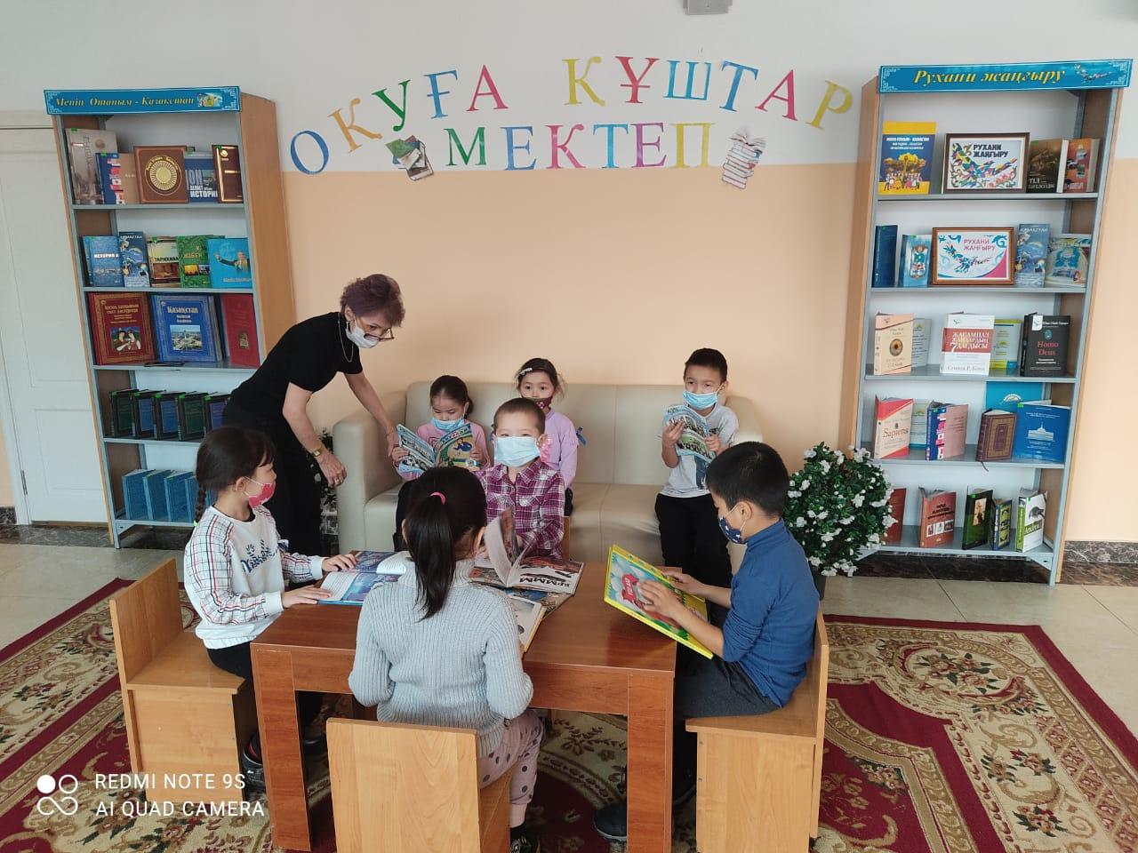 Сүйінбай атындағы №143мектеп-лицейдің дәлізінде  "ОҚУҒА ҚҰШТАР МЕКТЕП"бұрышы ашылып, өз оқырмандарына қызмет етуде