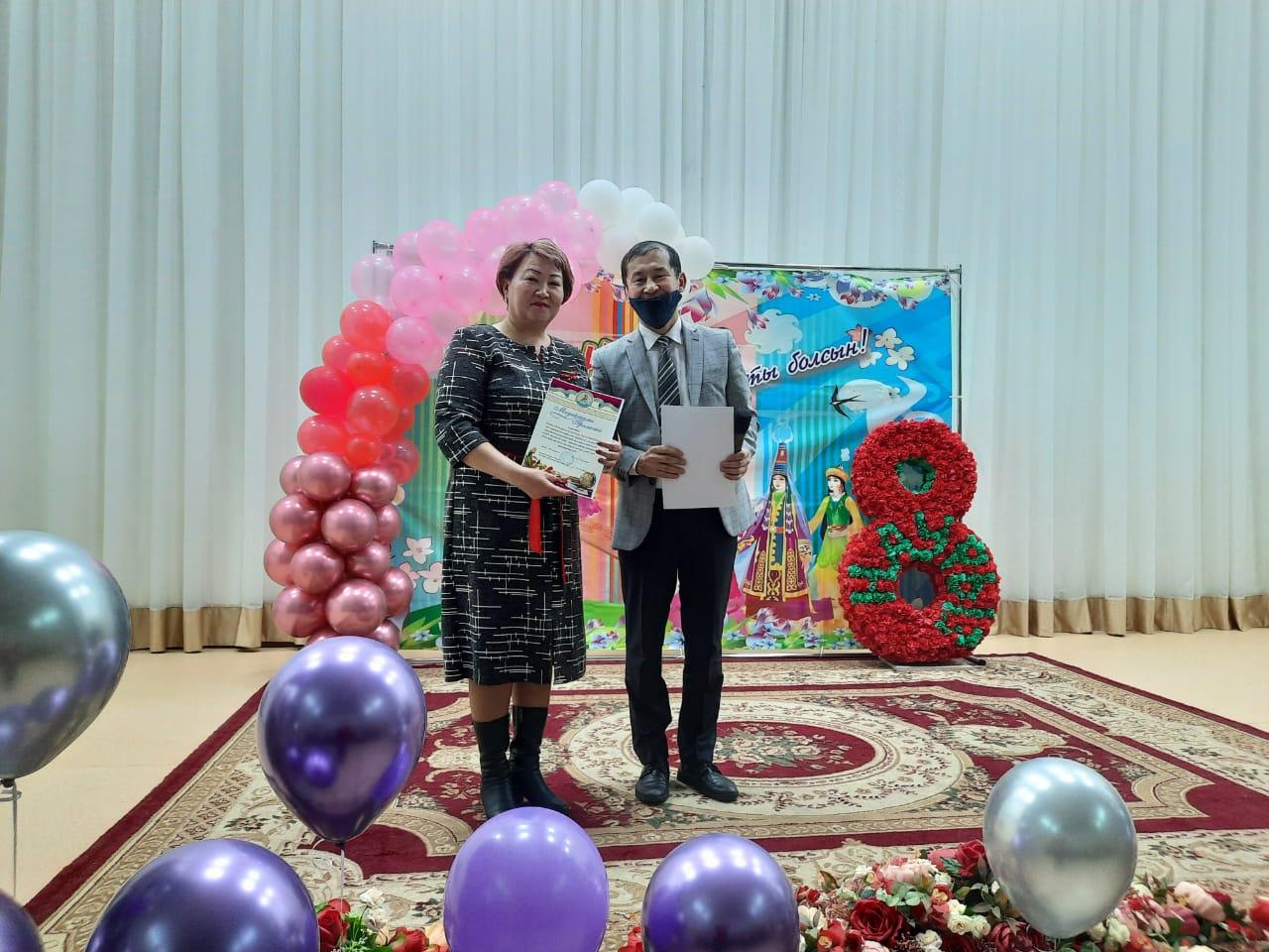 Алматы қаласы, Жетісу аудандық. Білім  бөлімінің басшысы Құсайынова Салтанат Амангелдіқызының Құрмет Грамотасымен марапатталды.