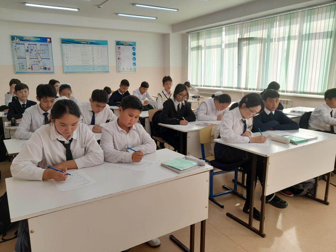 Мектеп жасындағы балалардың тамақтану рационына байланысты сауалнама алынды