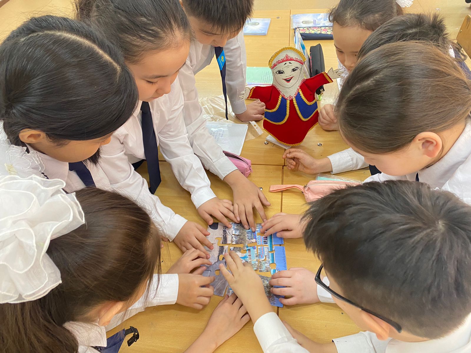 4 «Ә» сынып оқушылары арасында «Алаштың ардақты ұлы- Темірбек Жүргенов» тақырыбында тәрбие сағаты болып өтті