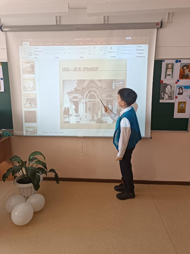 3«Г» сынып оқушылары арасында «Алаштың ардақты ұлы- Темірбек Жүргенов» тақырыбында тәрбие сағаты болып өтті