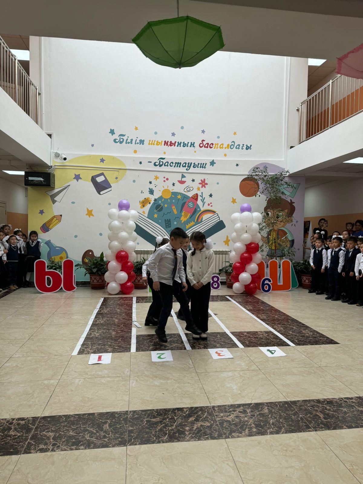 «Білім шыңының баспалдағы- Бастауыш» атты 10 күндігінің ашылу салтанаты болып өтті.