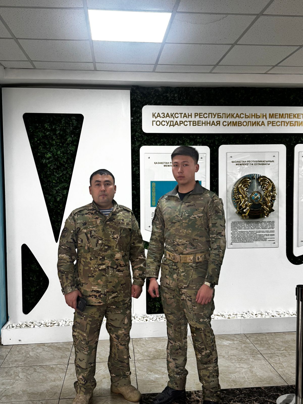 10-11 сыныптың оқушыларымен жүздесіп әскери оқу орны туралы үгіт насихат өткізді.