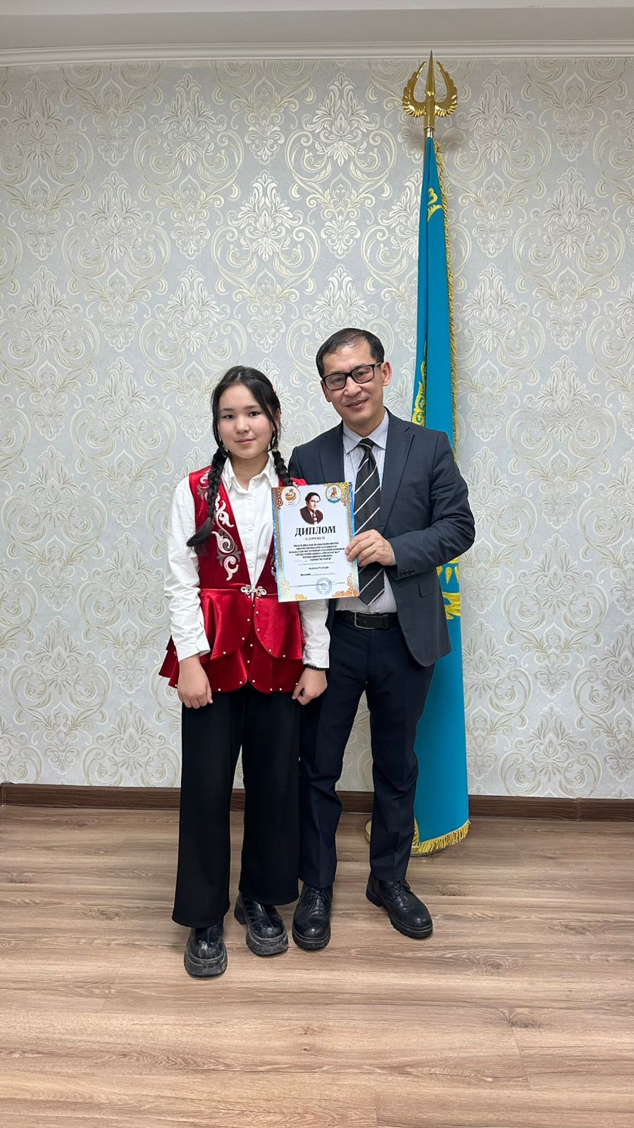 ІІ дәрежелі дипломын Сүйінбай атындағы № 143 мектеп-лицейінің 9 “Б” сынып оқушысы Жұмағадыр Шұғыла жеңіп алды.