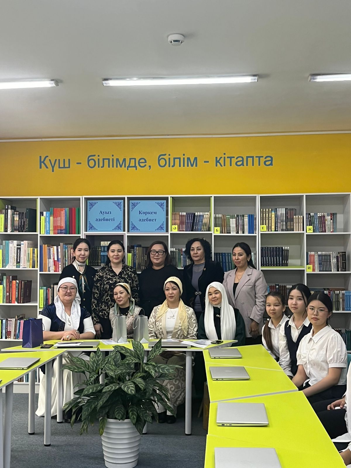 8-сынып жетекшілерінің ұйымдастыруымен “Жеңгелер мектебі” негізінде  кездесу өткізілді.