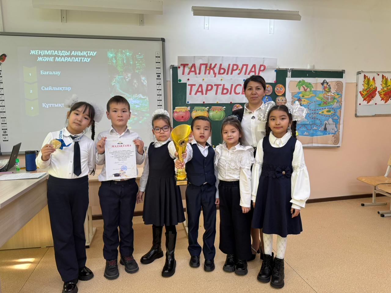 «Тапқырлар тартысы» тақырыбында  2«Ә» сыныбында командалық жарыс сабақ өтті.