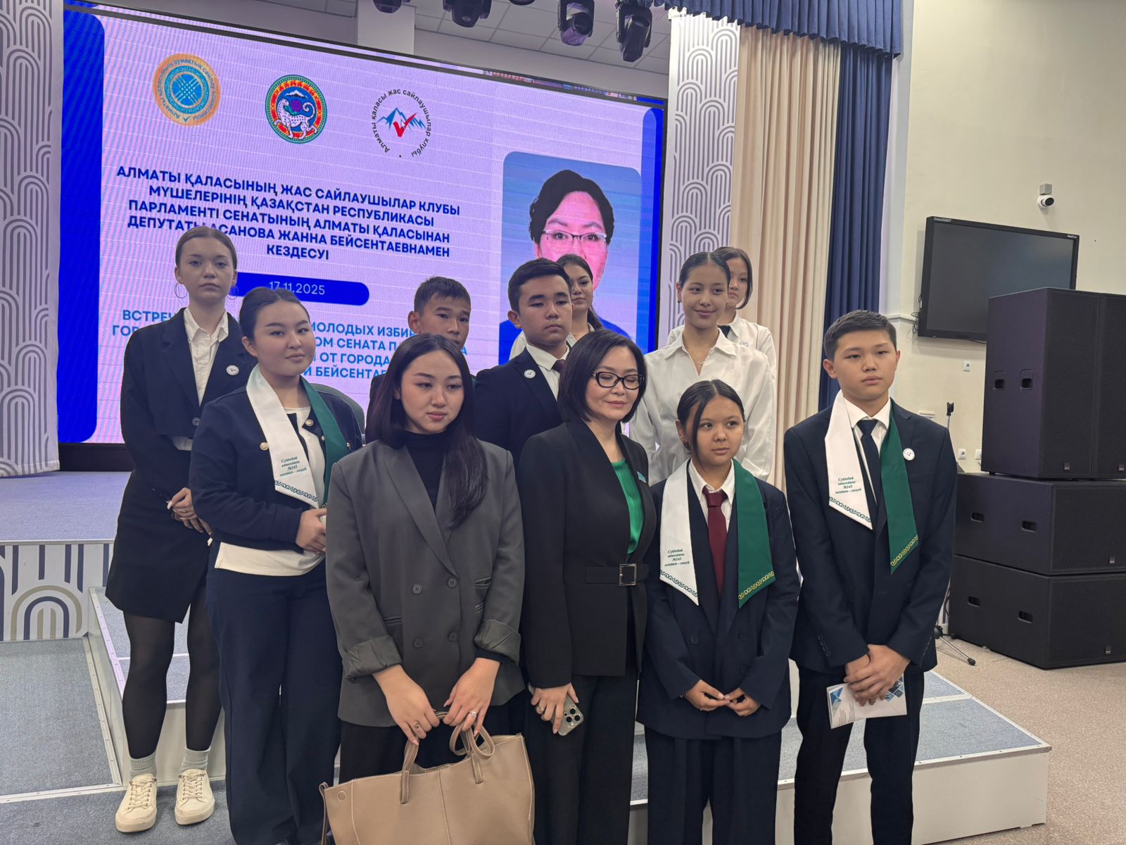 Алматы қаласының депутаты Асанова Жанна Бейсентаевнамен №15 гимназиясында кездесті